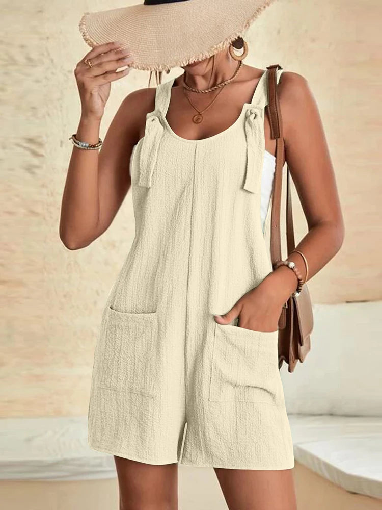 Salopette donna rosa pelle beige con bretelle e shorts