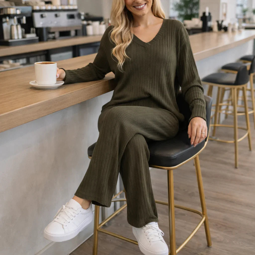 Completo Donna 2 Pezzi - Top Collo V Costine e Pantaloni Dritti Casual