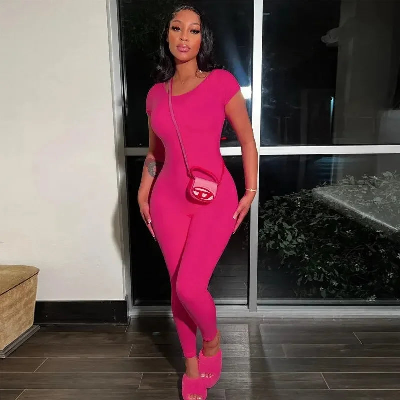 Jumpsuit donna rosa rosso bodycon manica corta - vista frontale lifestyle
